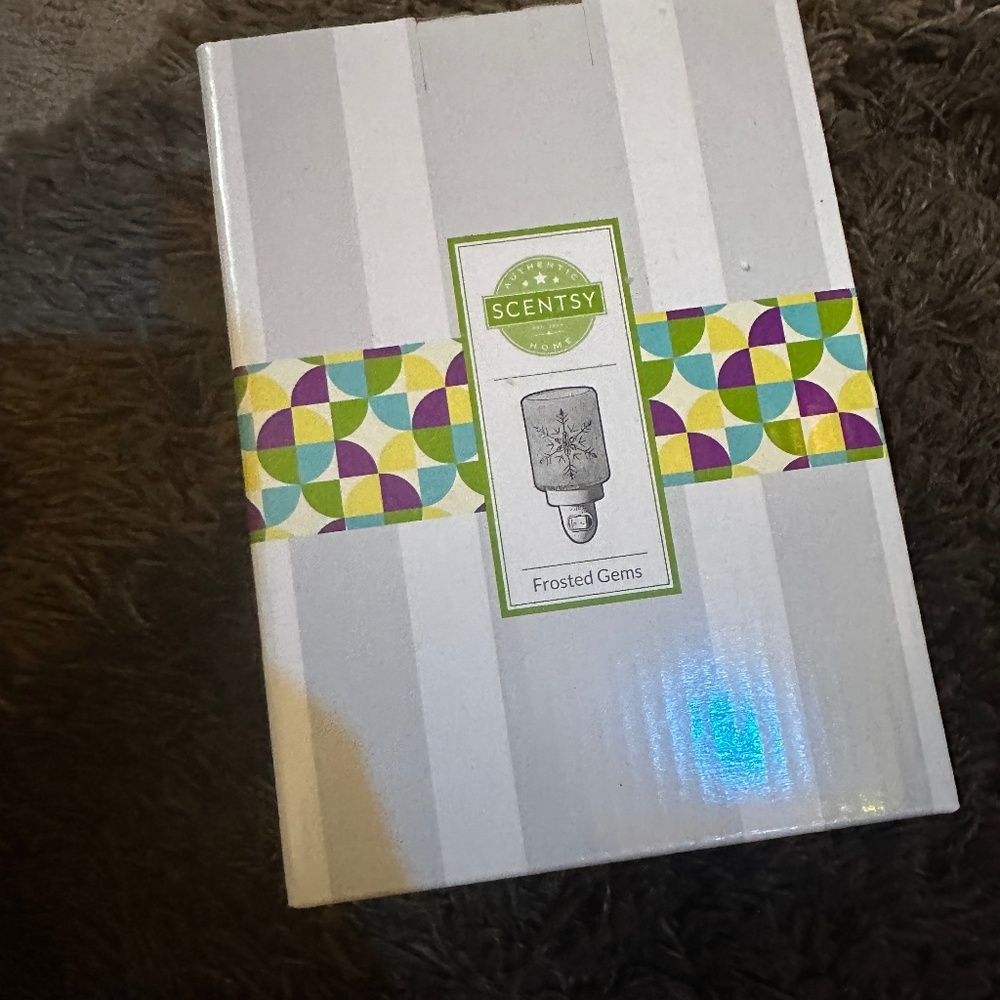 Scentsy Frosted Gems Mini Warmer